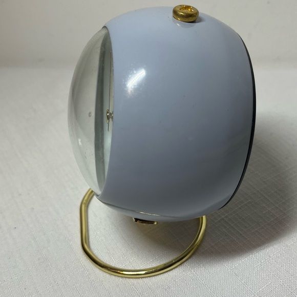 Retro Alarm Clock Desktop Small Alarm
Quartz Battery operated. Self standing. - Picture 9 of 9